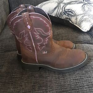Justin gypsy  boots size 8.5